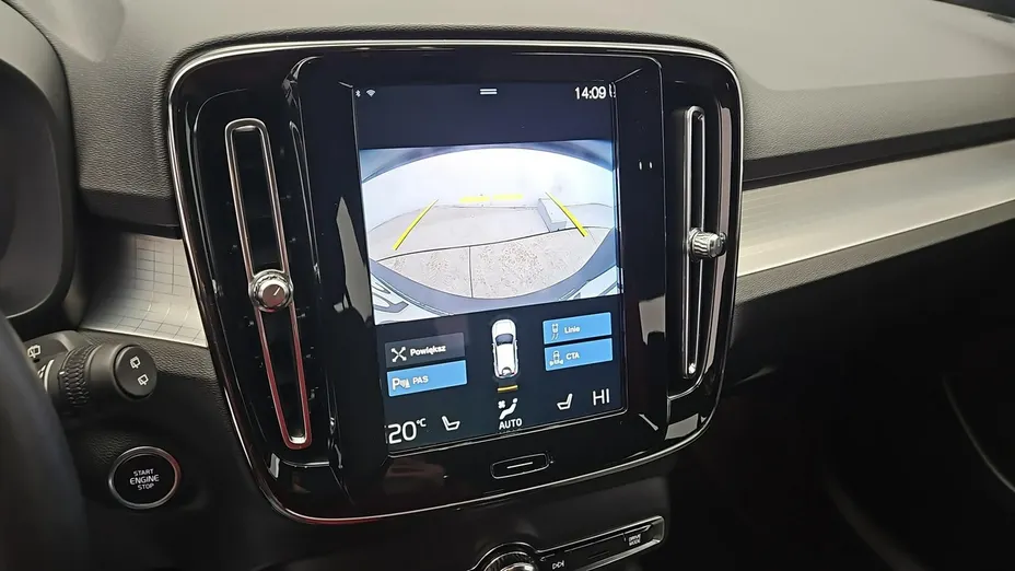 VOLVO XC40 -