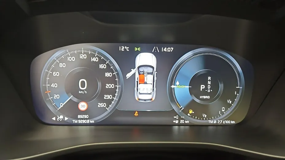 VOLVO XC40 -
