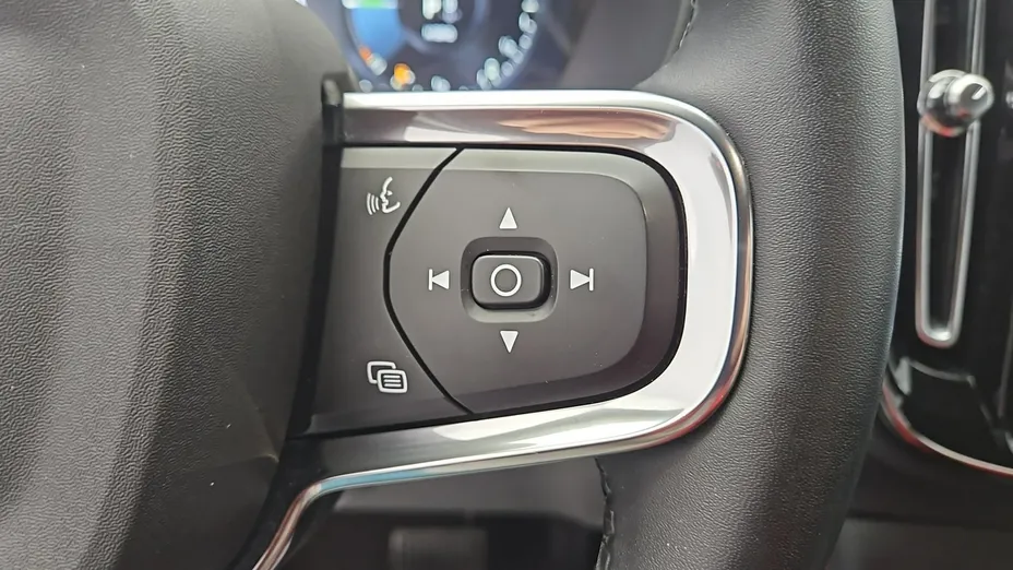 VOLVO XC40 -