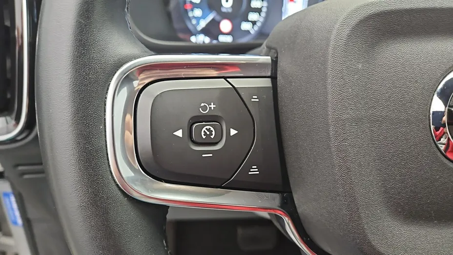 VOLVO XC40 -