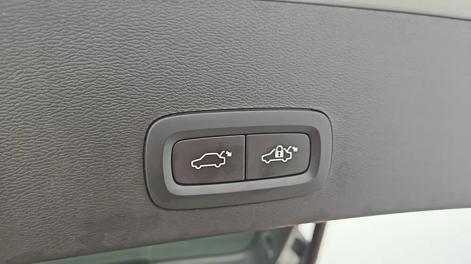VOLVO XC40 -