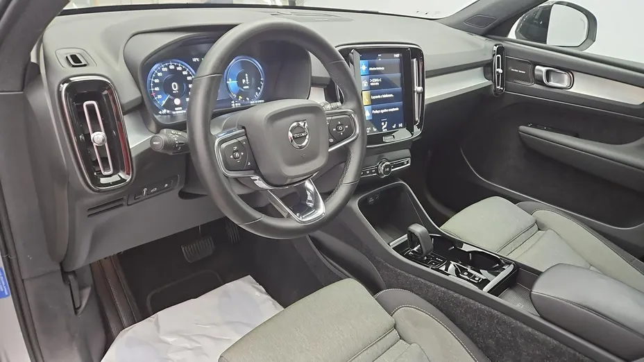 VOLVO XC40 -