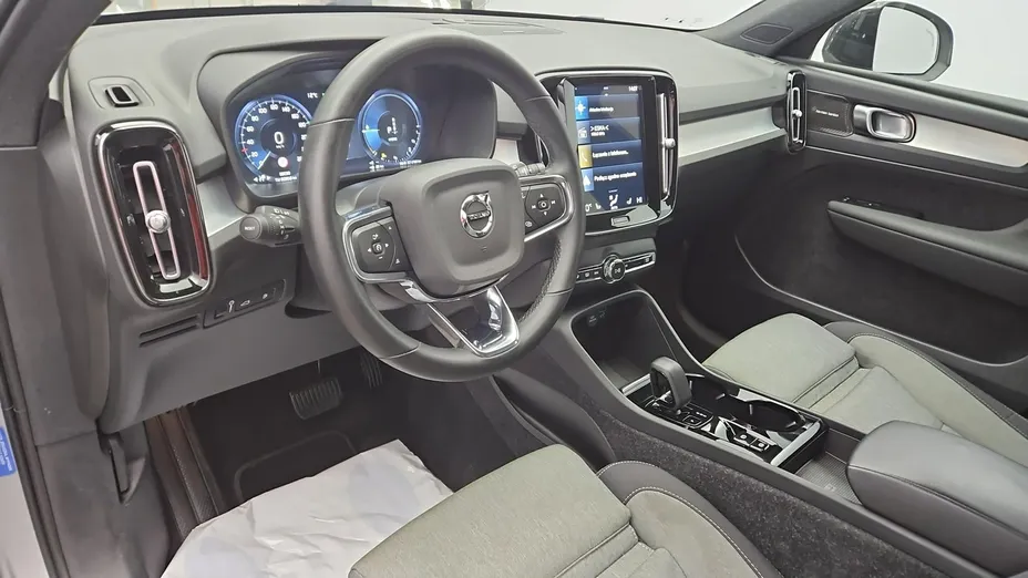 VOLVO XC40 -