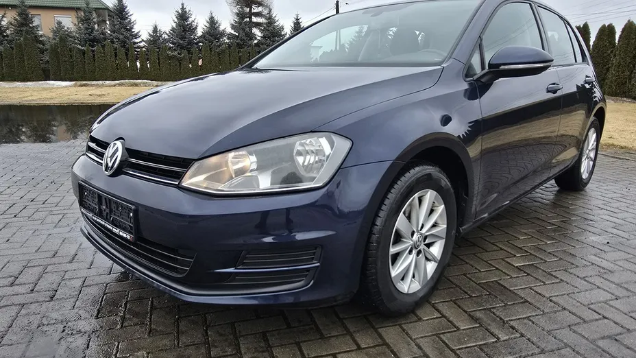 VOLKSWAGEN Golf -