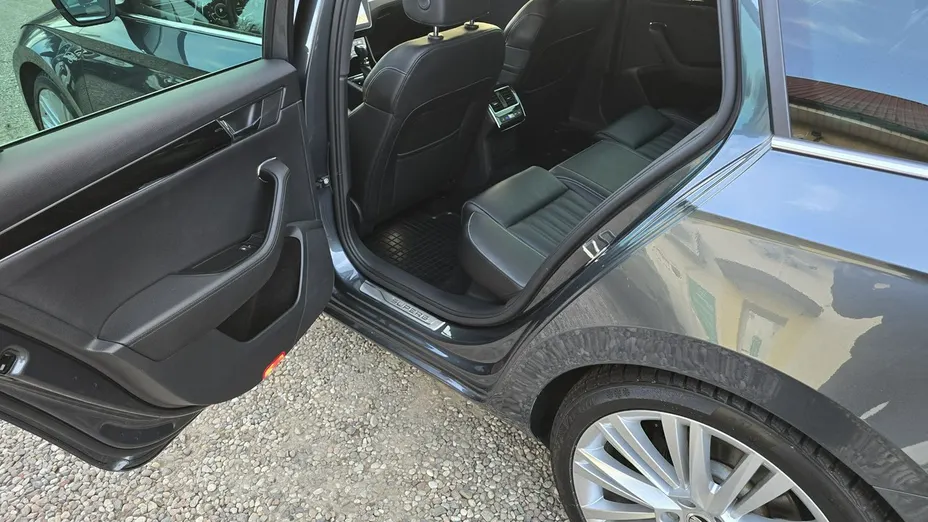 SKODA Superb -