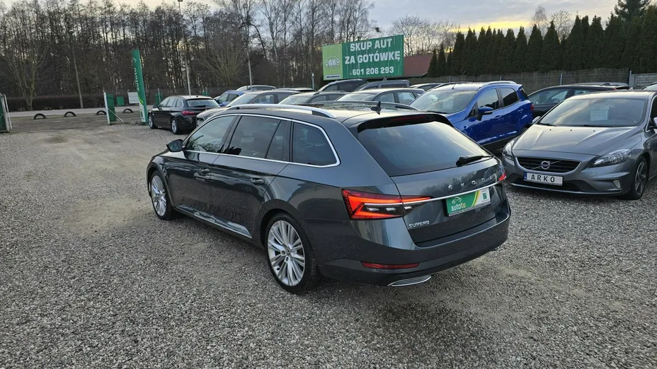 SKODA Superb -