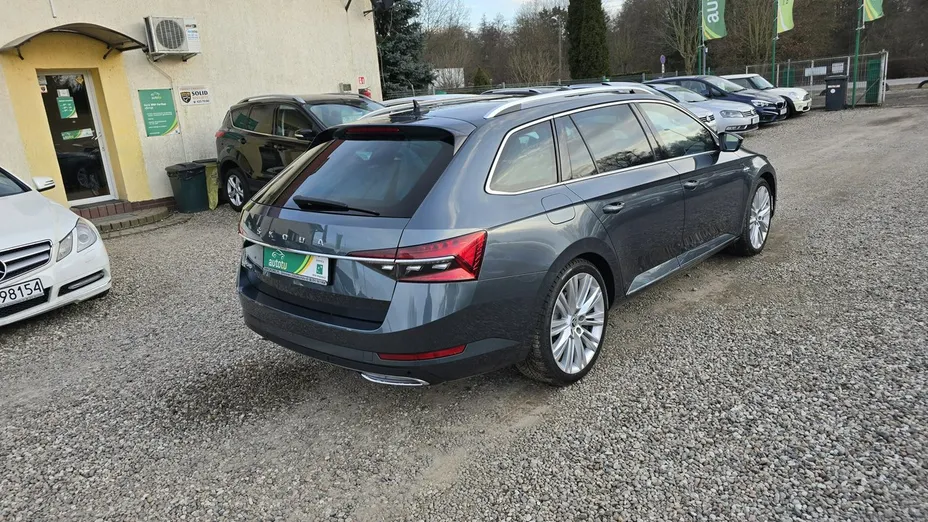 SKODA Superb -