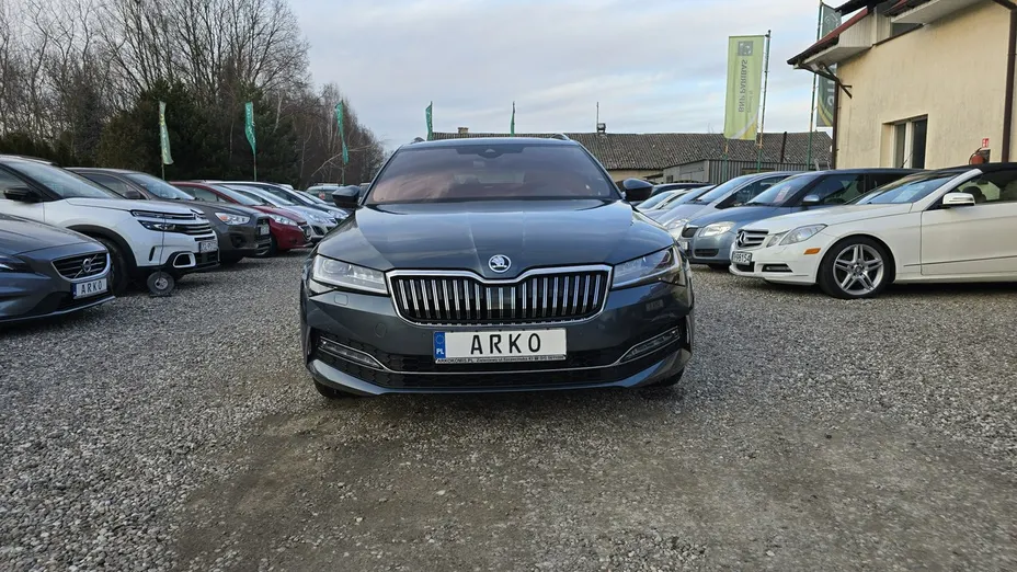 SKODA Superb -