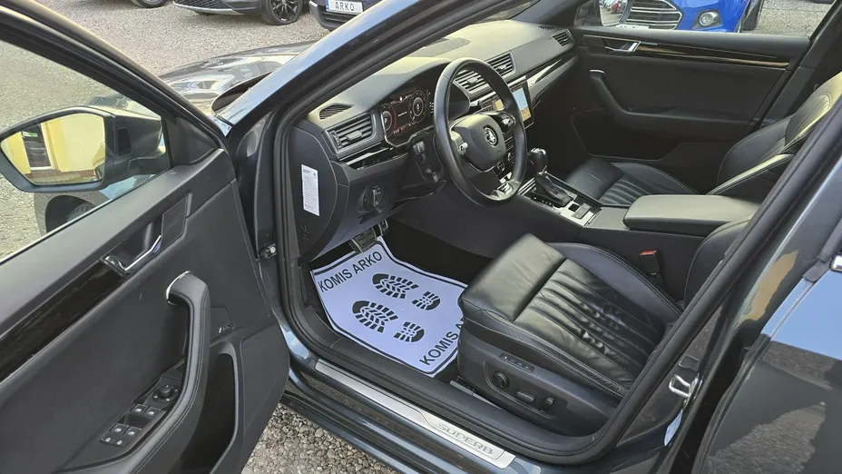 SKODA Superb -