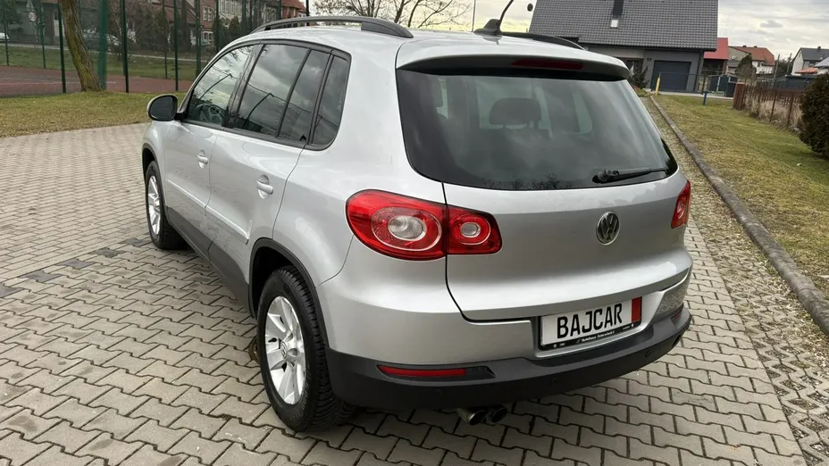 VOLKSWAGEN Tiguan -