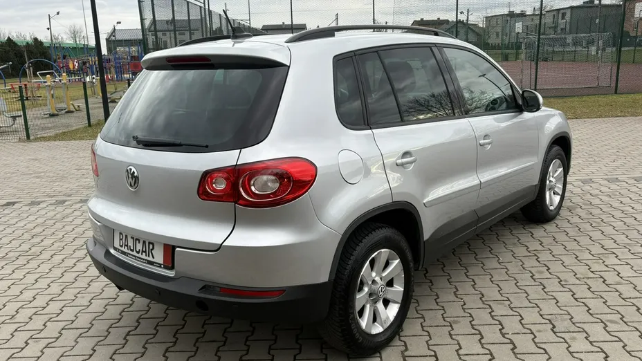 VOLKSWAGEN Tiguan -