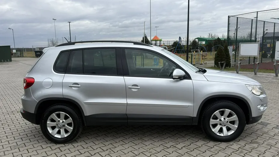 VOLKSWAGEN Tiguan -