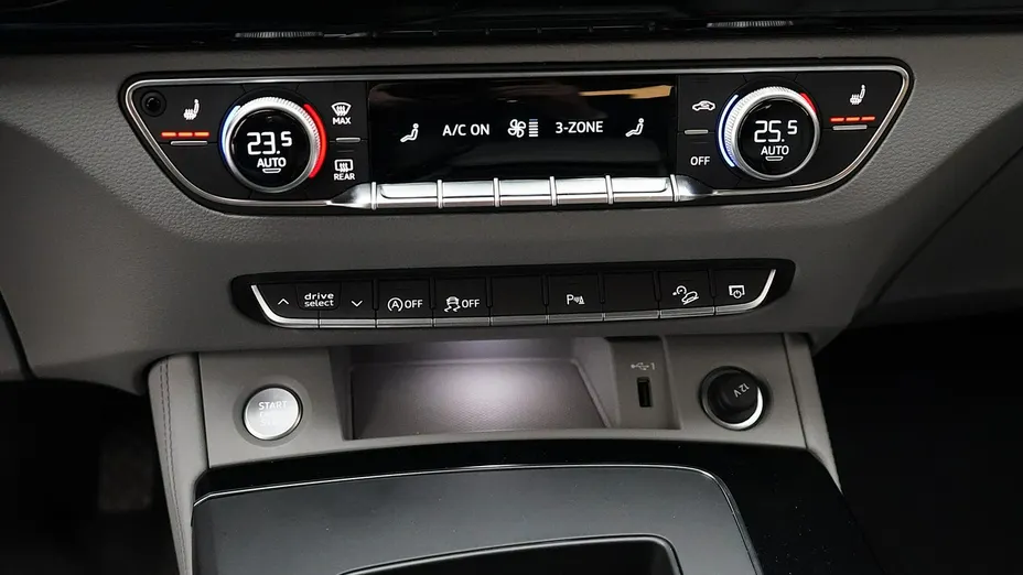 AUDI Q5 -