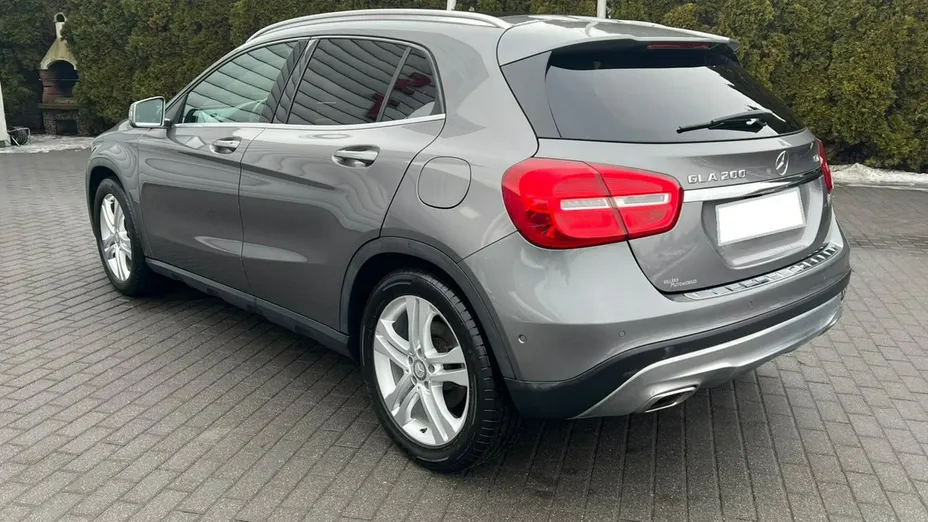 MERCEDES-BENZ GLA -
