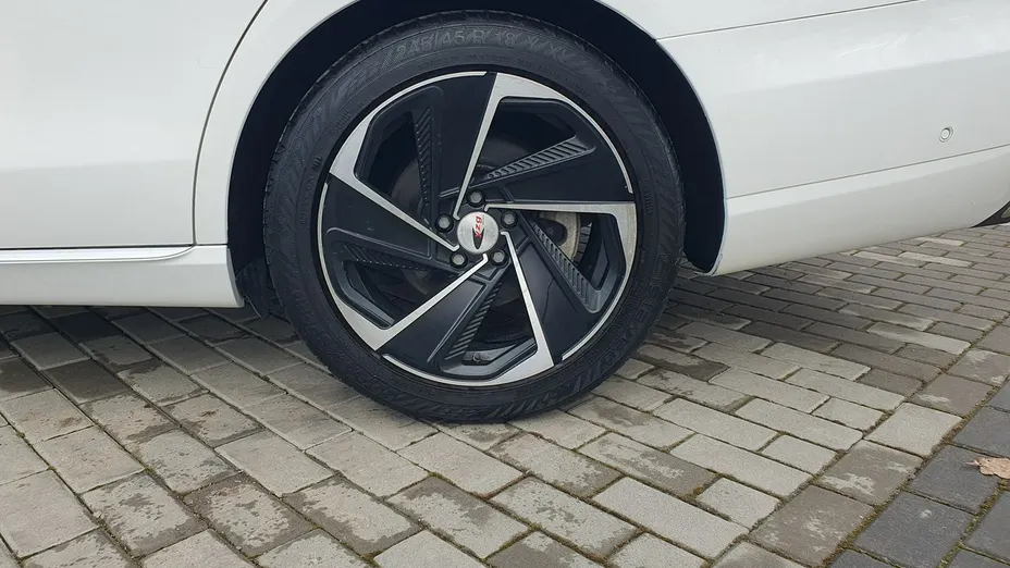 MERCEDES-BENZ E Klasa -