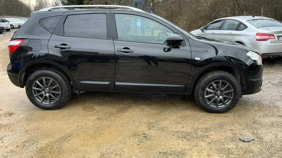 NISSAN Qashqai -