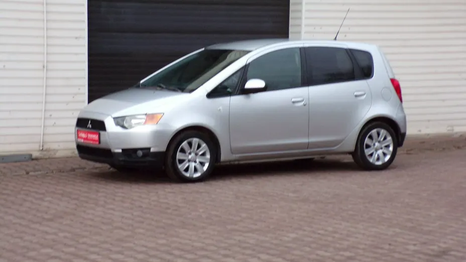 MITSUBISHI Colt -