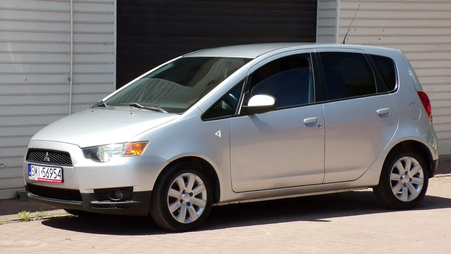 MITSUBISHI Colt -