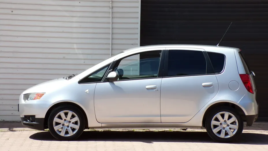 MITSUBISHI Colt -