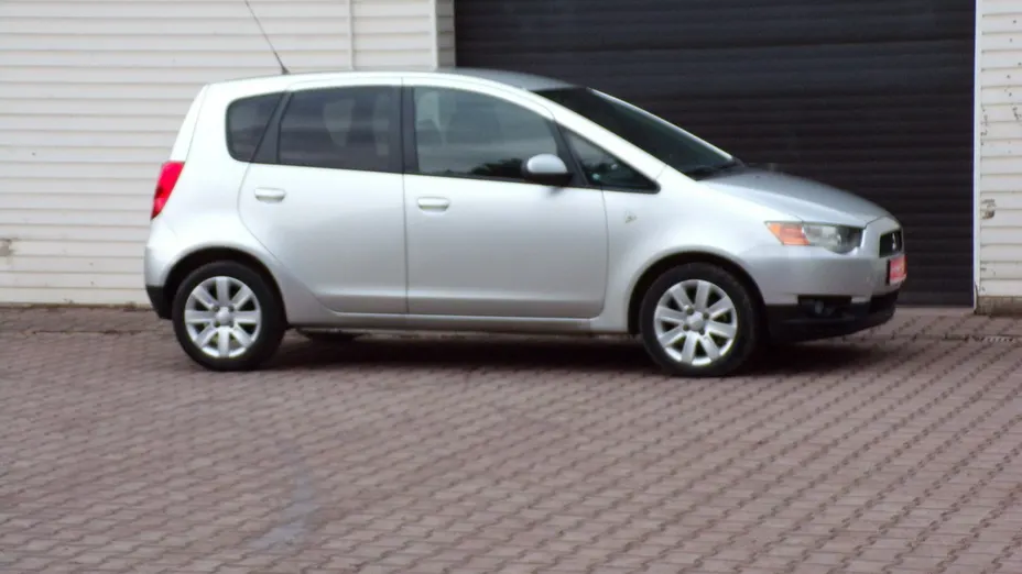 MITSUBISHI Colt -