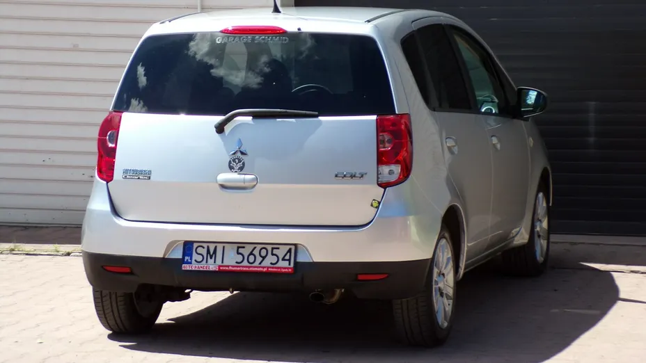 MITSUBISHI Colt -