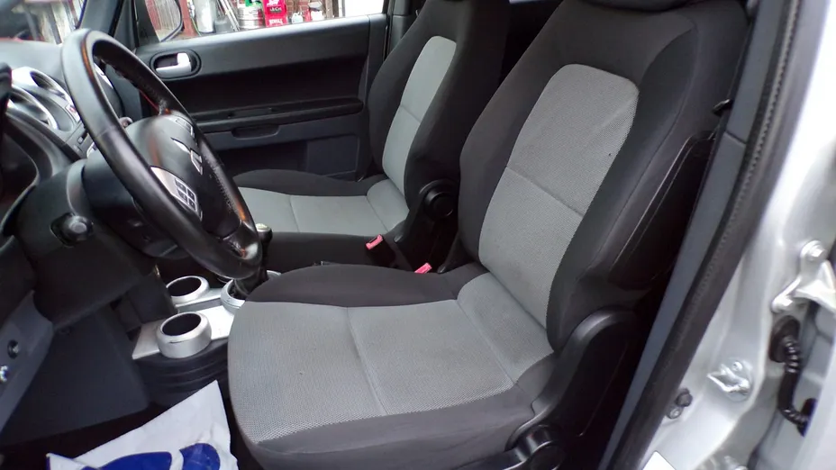 MITSUBISHI Colt -