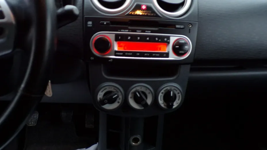MITSUBISHI Colt -