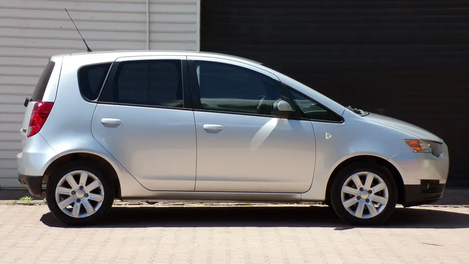 MITSUBISHI Colt -