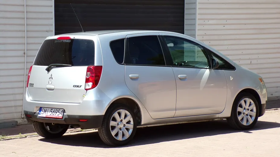 MITSUBISHI Colt -