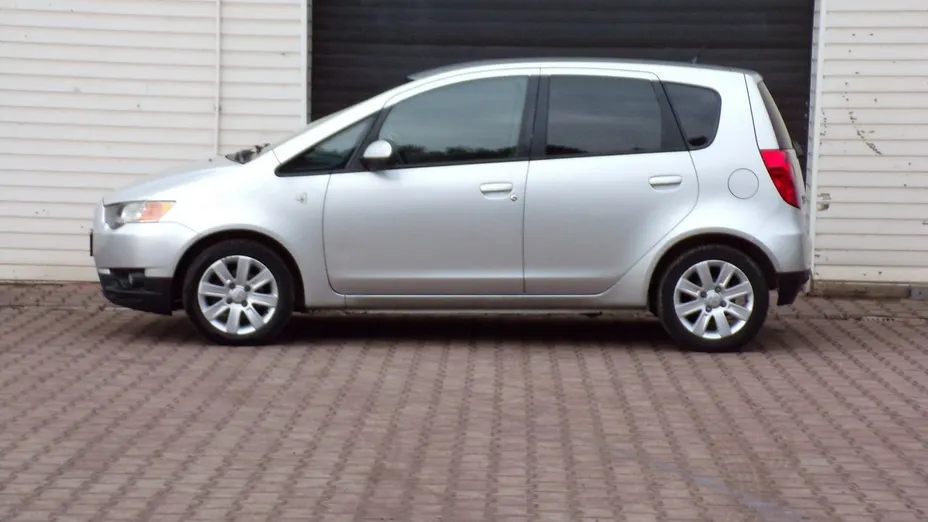 MITSUBISHI Colt -
