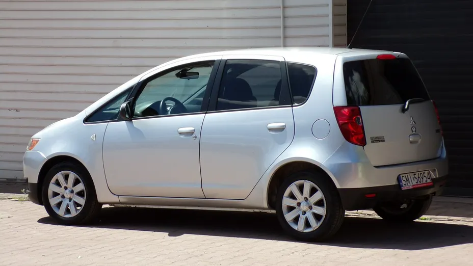 MITSUBISHI Colt -