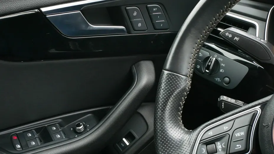 AUDI A4 -