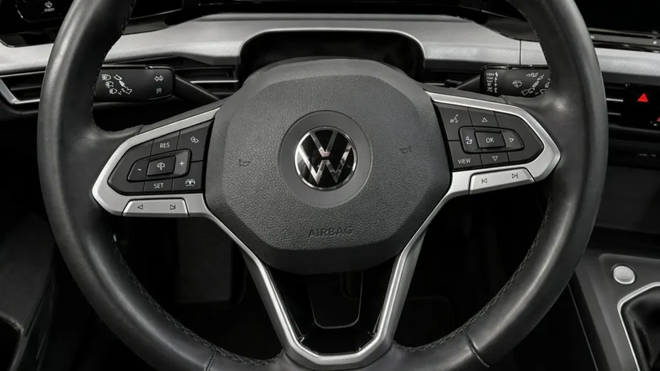 VOLKSWAGEN Golf -