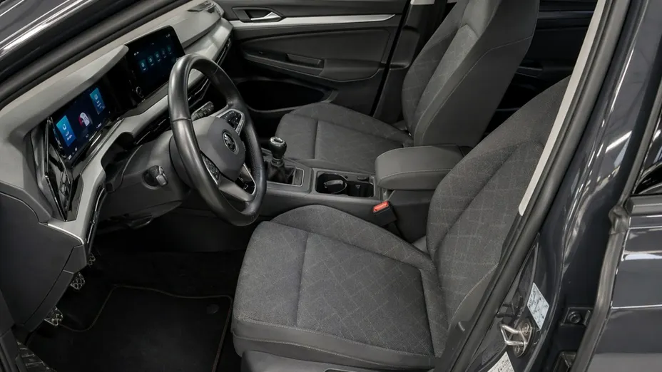 VOLKSWAGEN Golf -