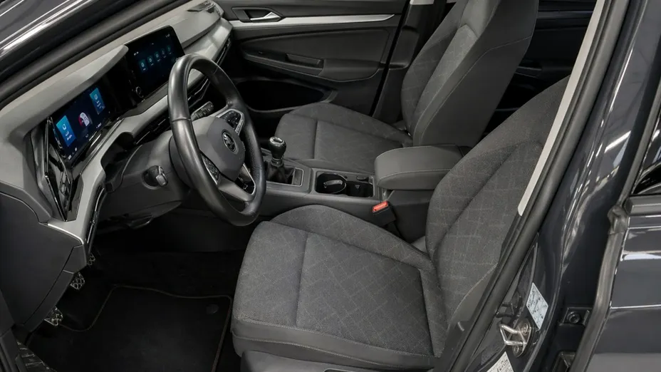 VOLKSWAGEN Golf -