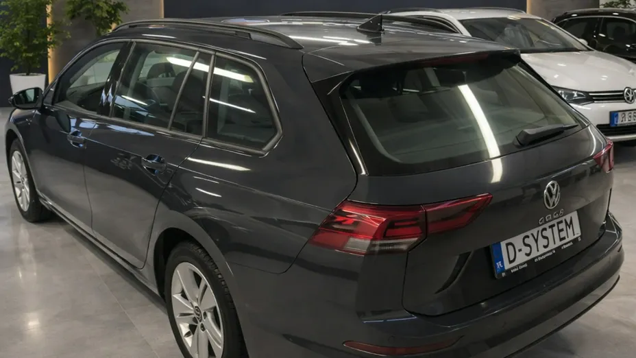 VOLKSWAGEN Golf -