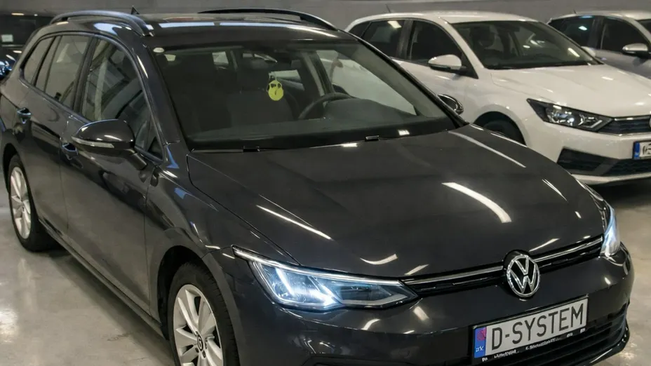 VOLKSWAGEN Golf -