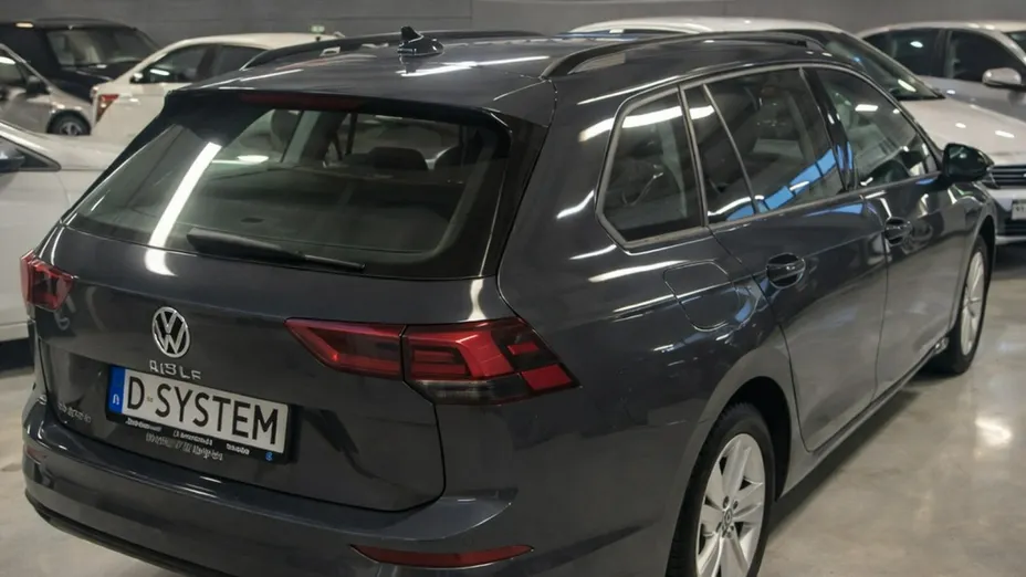 VOLKSWAGEN Golf -