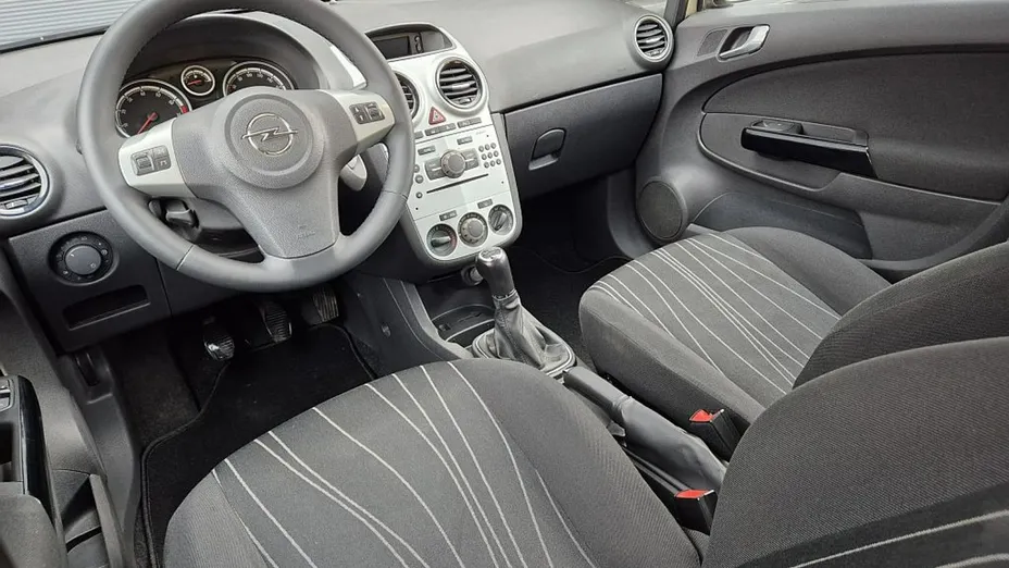 OPEL Corsa -