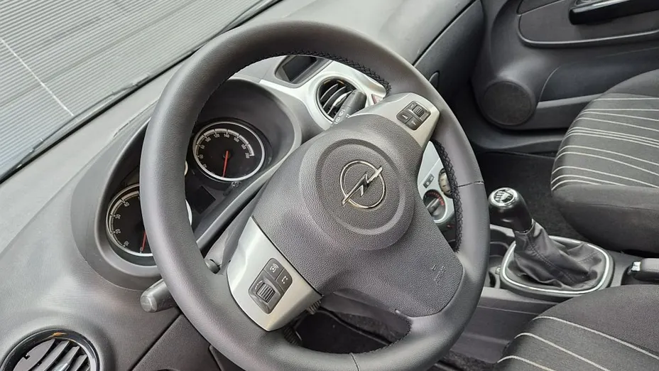OPEL Corsa -