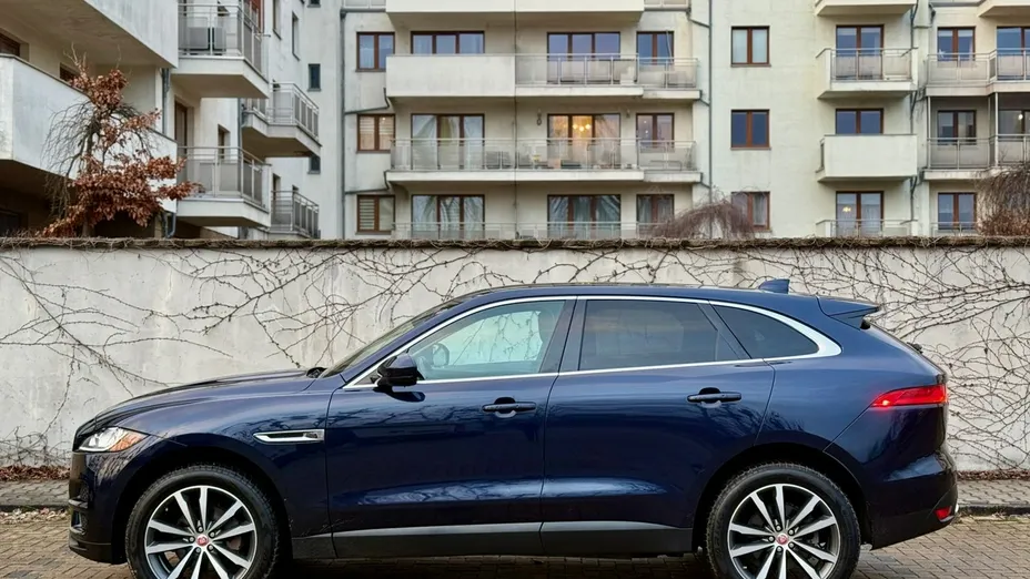 JAGUAR F-Pace -