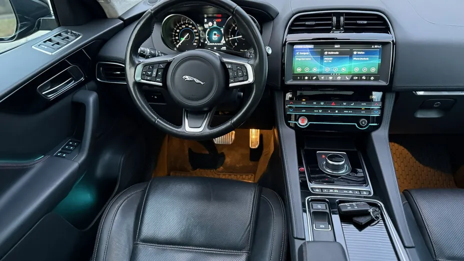 JAGUAR F-Pace -