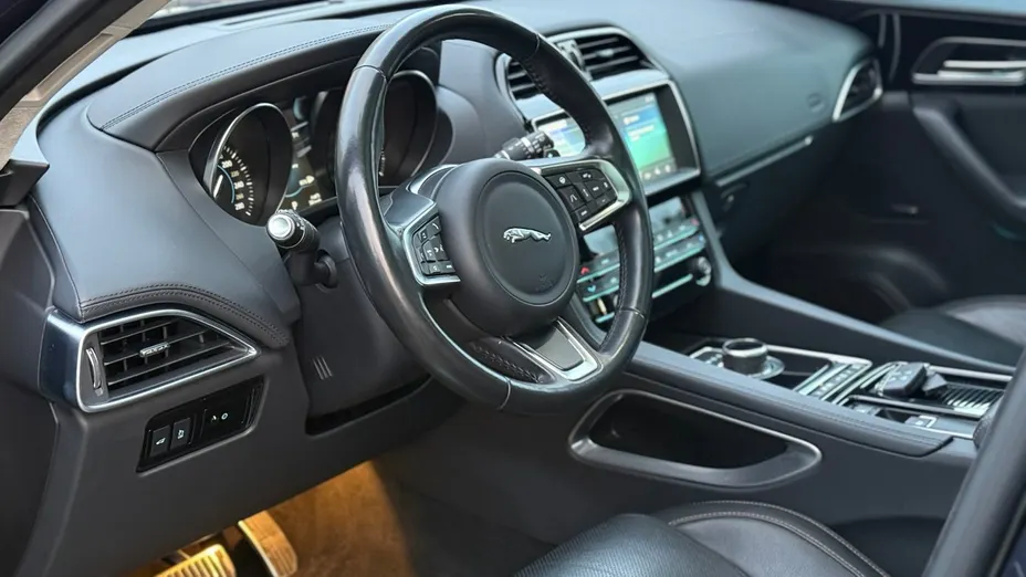 JAGUAR F-Pace -