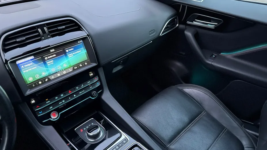 JAGUAR F-Pace -