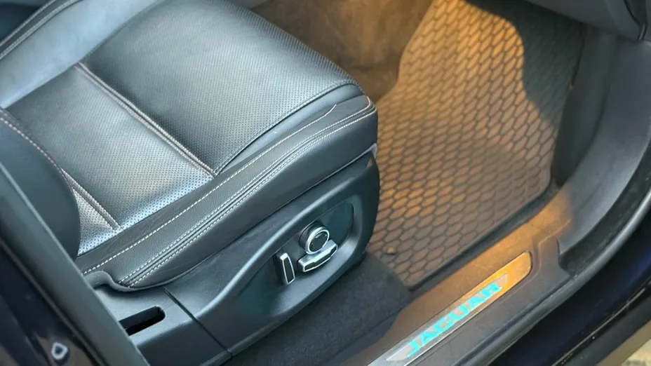 JAGUAR F-Pace -