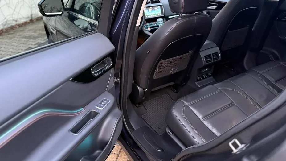JAGUAR F-Pace -