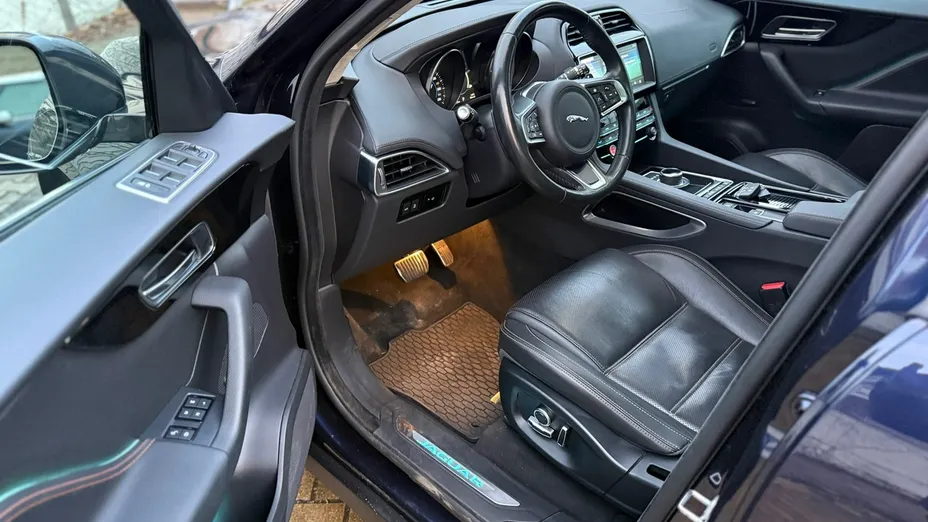 JAGUAR F-Pace -