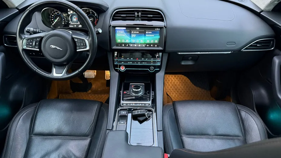JAGUAR F-Pace -
