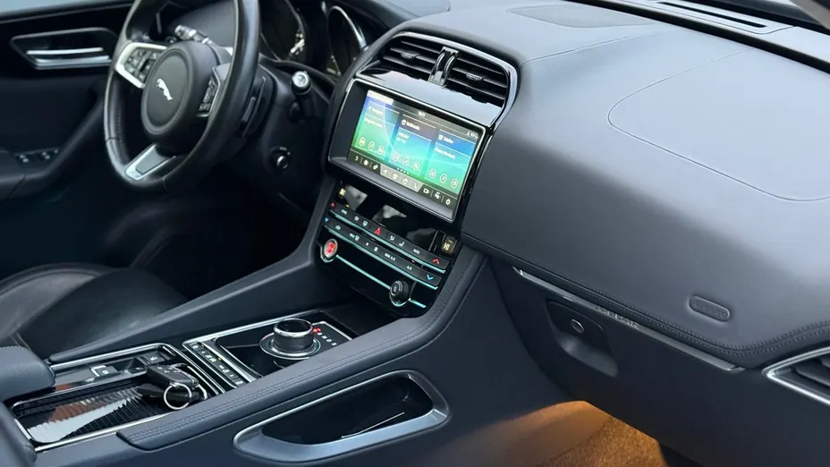 JAGUAR F-Pace -