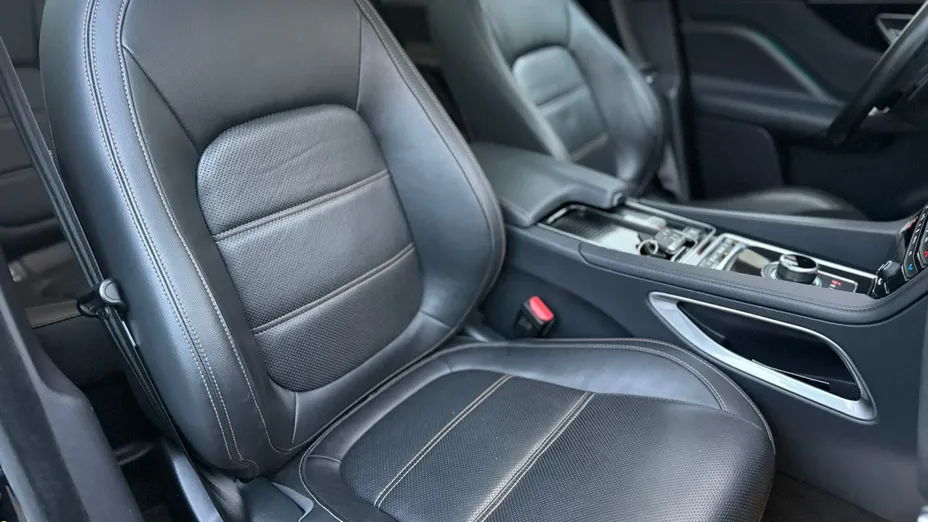 JAGUAR F-Pace -